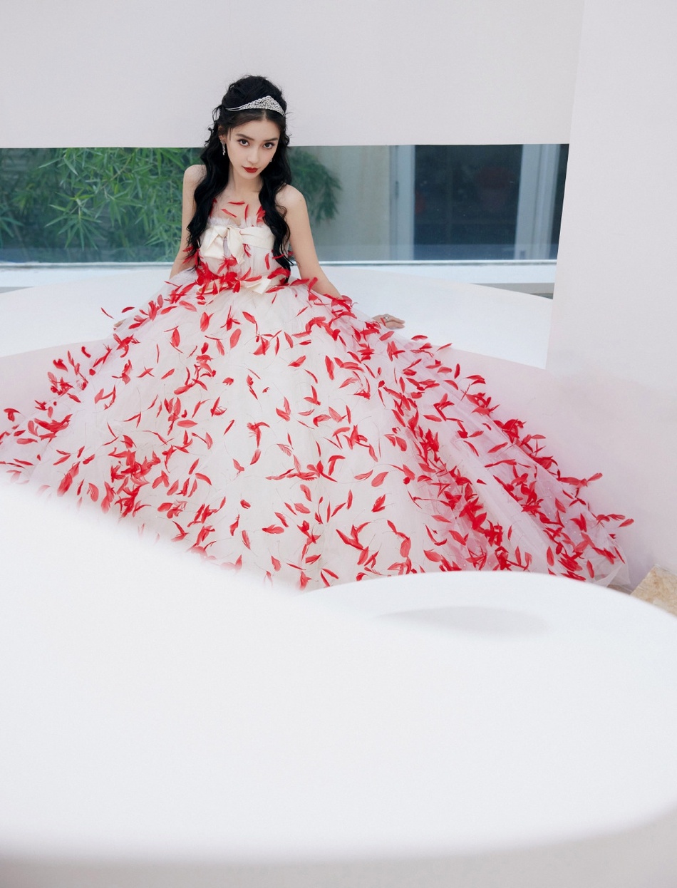 phong cách của Angelababy và Địch Lệ Nhiệt Ba ảnh 3 phong cach cua Angelababy va Dich Le Nhiet Ba anh 3