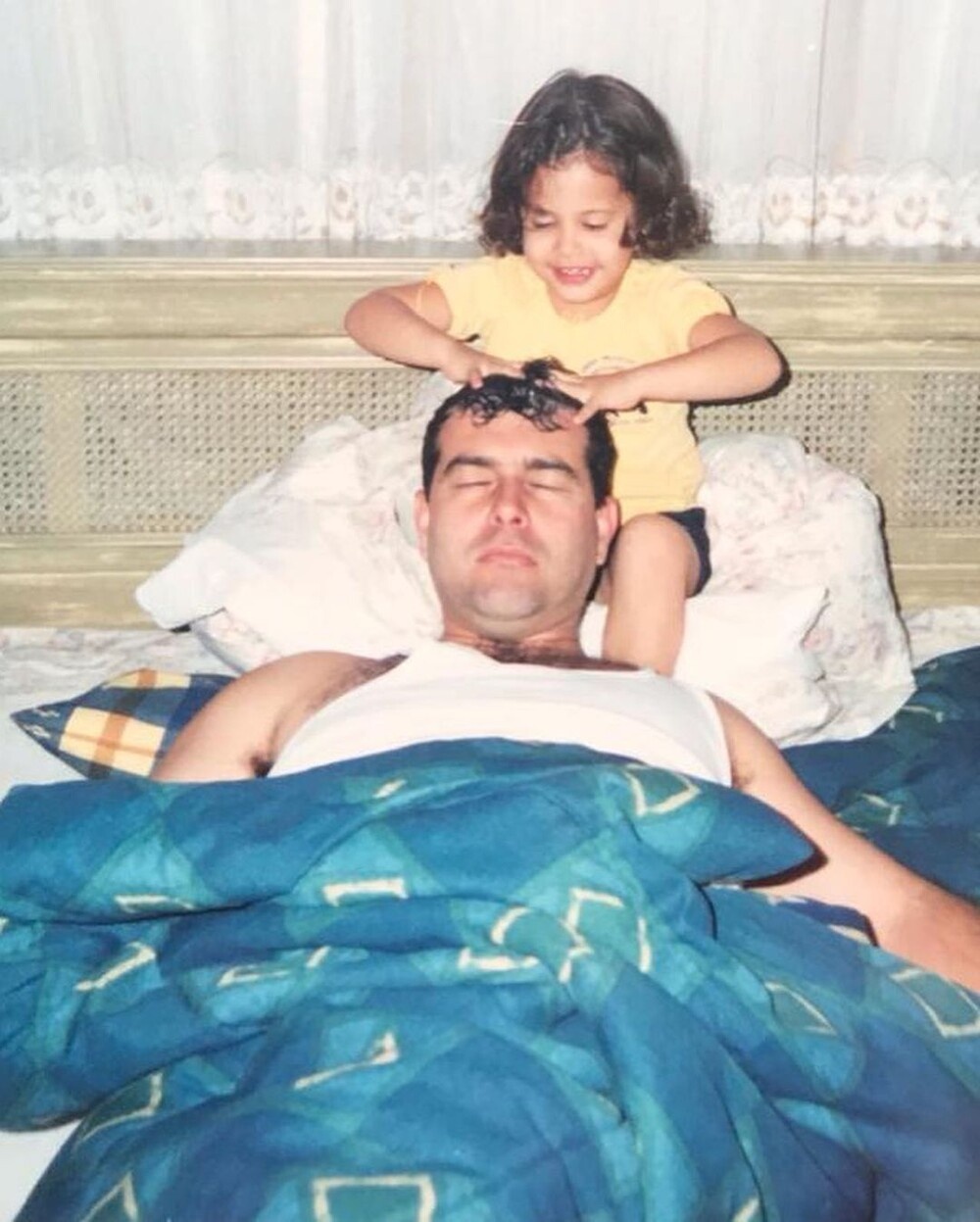 cha Hoa hau Quoc te 2018 mac Covid-19 anh 2