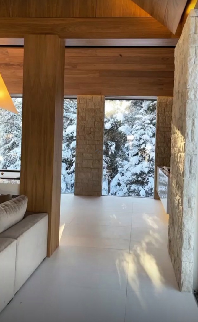 Kylie Jenner đón năm mới trong dinh thự 75 triệu USD ảnh 3 Kylie Jenner don nam moi trong dinh thu 75 trieu USD anh 3