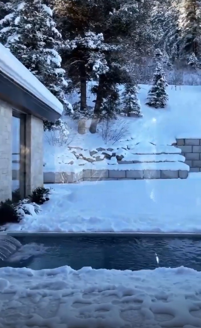 Kylie Jenner đón năm mới trong dinh thự 75 triệu USD ảnh 2 Kylie Jenner don nam moi trong dinh thu 75 trieu USD anh 2