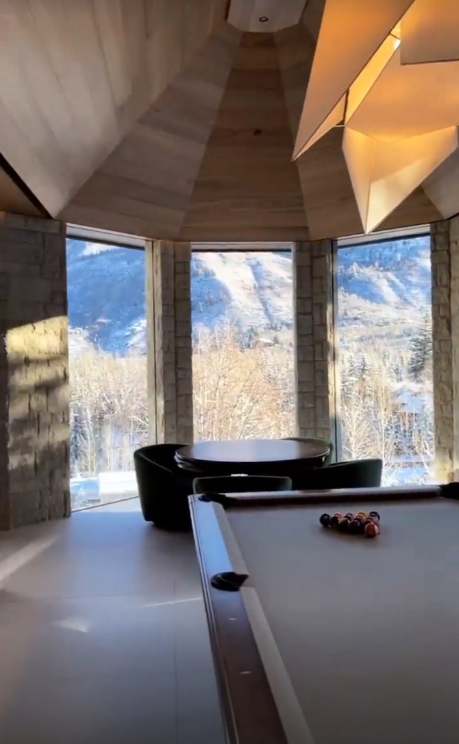 Kylie Jenner đón năm mới trong dinh thự 75 triệu USD ảnh 4 Kylie Jenner don nam moi trong dinh thu 75 trieu USD anh 4