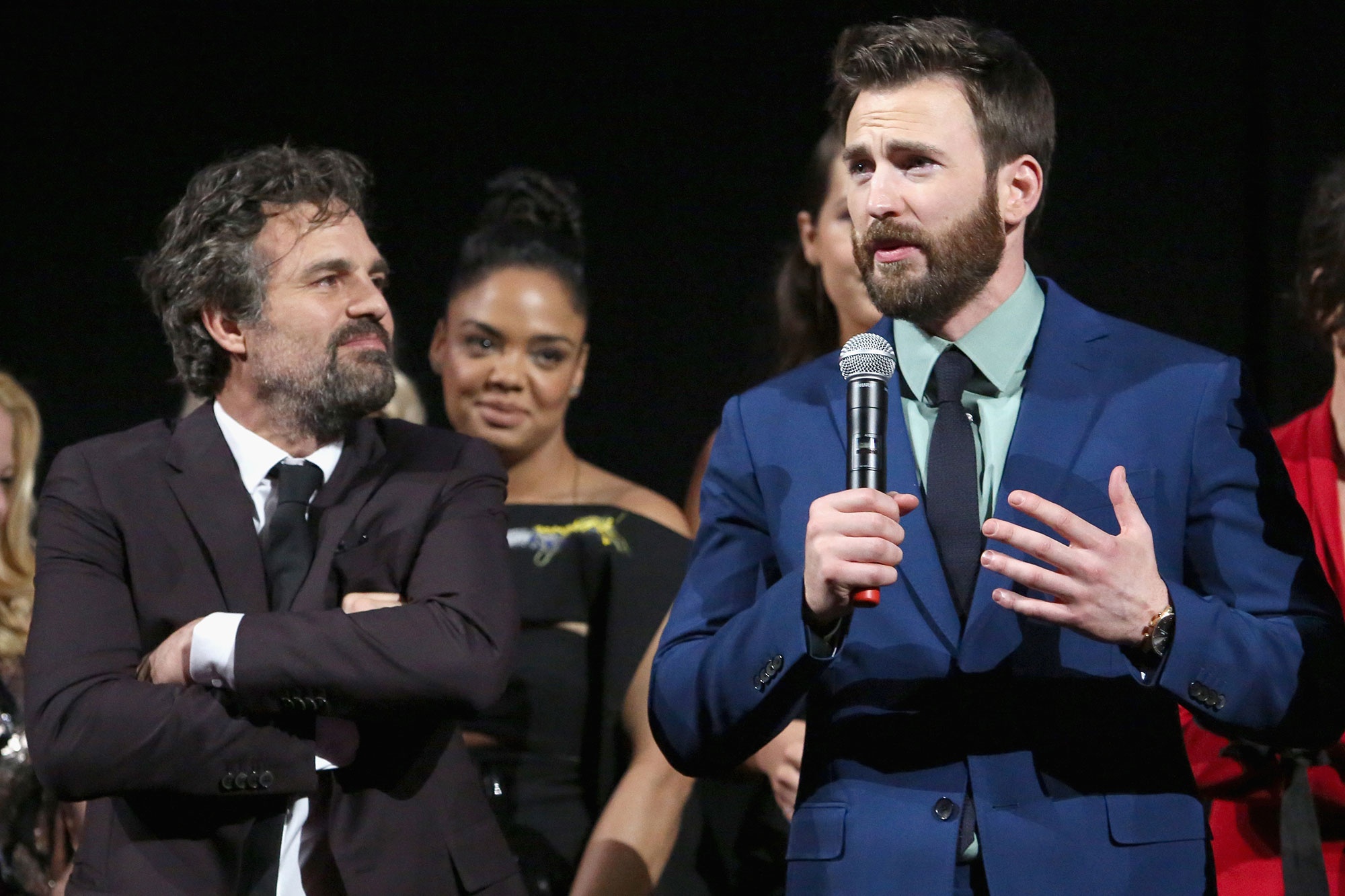 Sao Hollywood len an vu bao loan cua phe ung ho ong Trump hinh anh