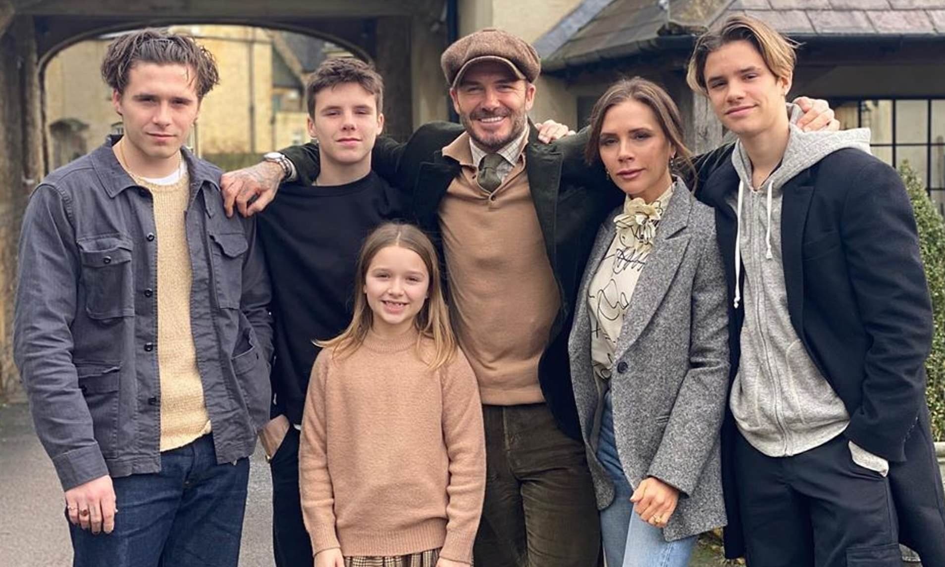 David Beckham xuat hien cung hai con sau khi roi Anh anh 3