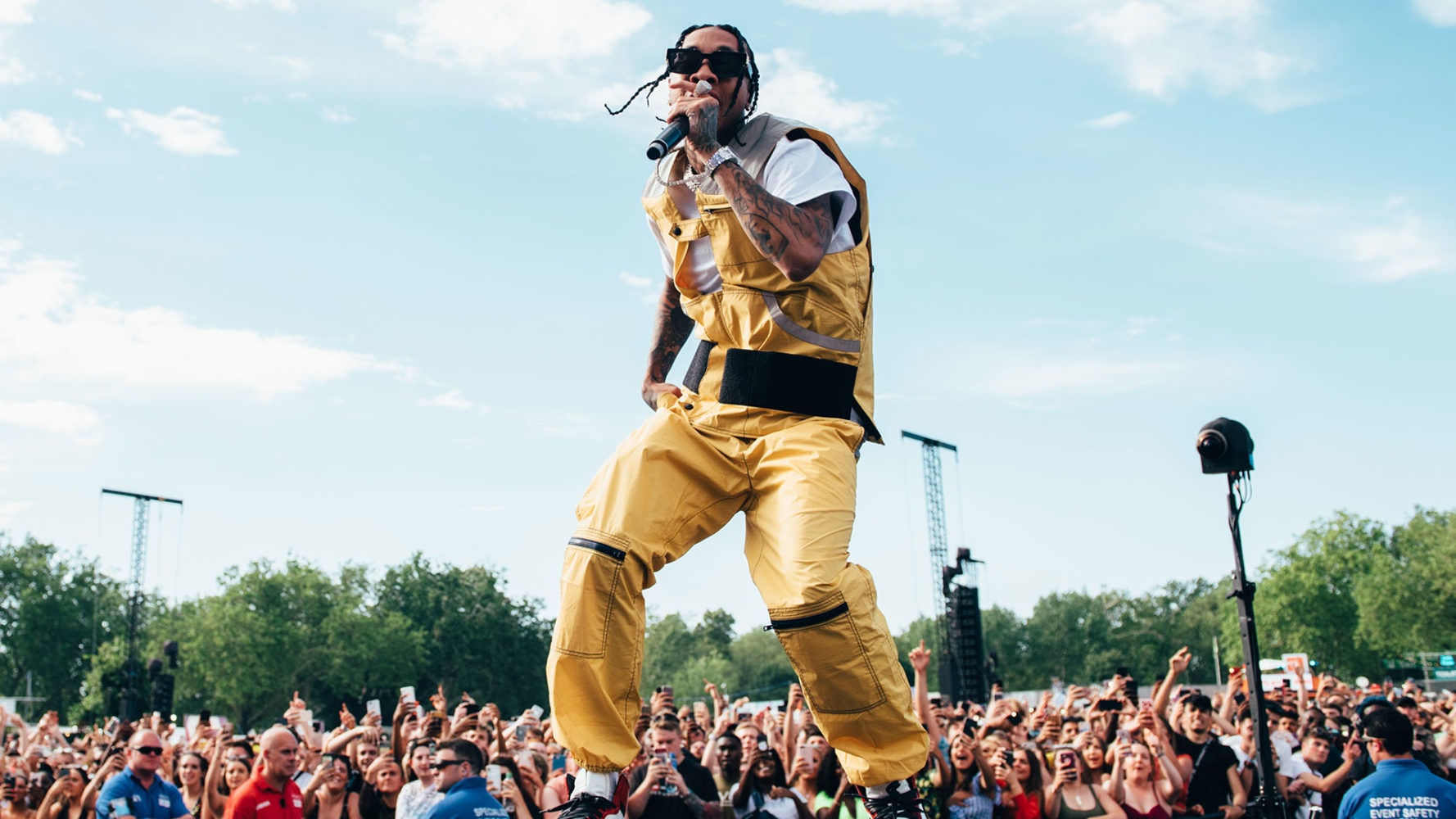 Phao hop tac voi rapper goc Viet anh 4