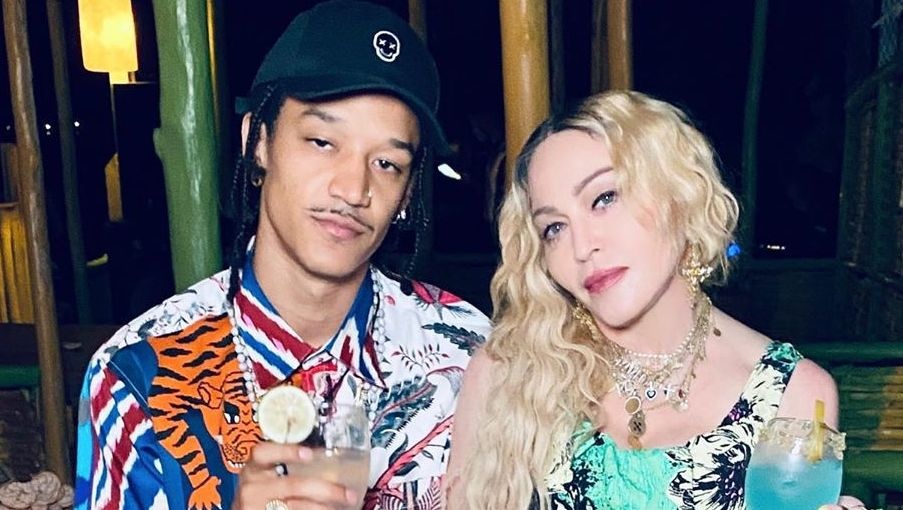 Madonna du lich giua thoi dich anh 3