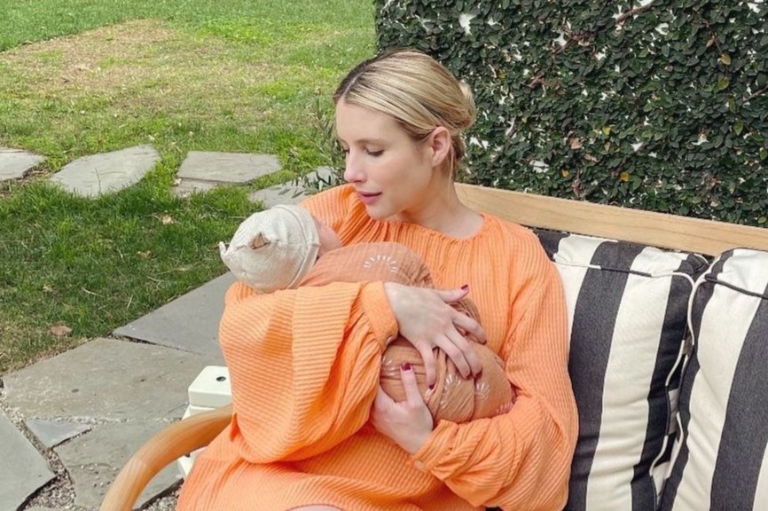 Emma Roberts lan dau dang anh con trai hinh anh