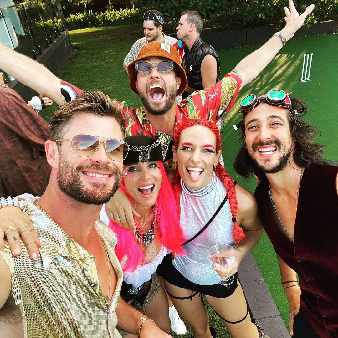 vo chong Chris Hemsworth di du lich anh 6