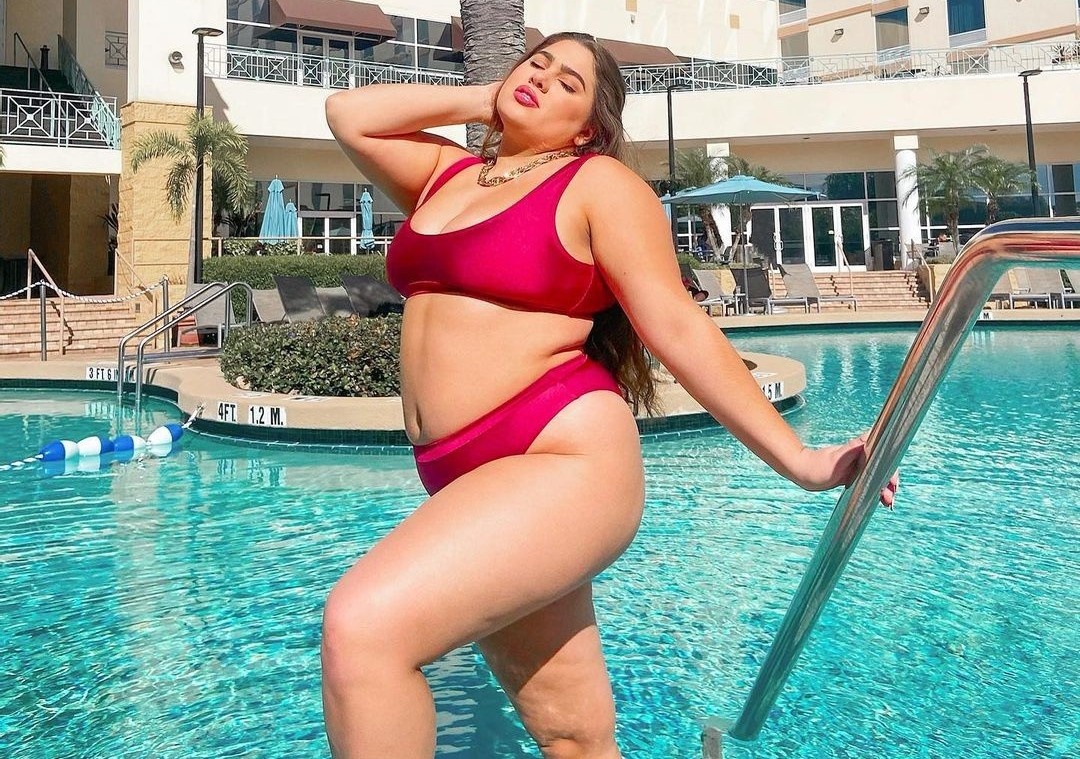 Co gai ngoai co vao top 12 Hoa hau Trai Dat My hinh anh