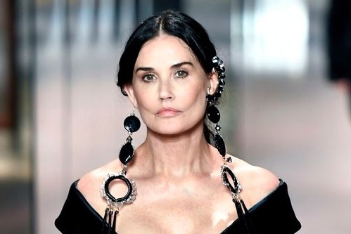 Guong mat khac la cua Demi Moore hinh anh