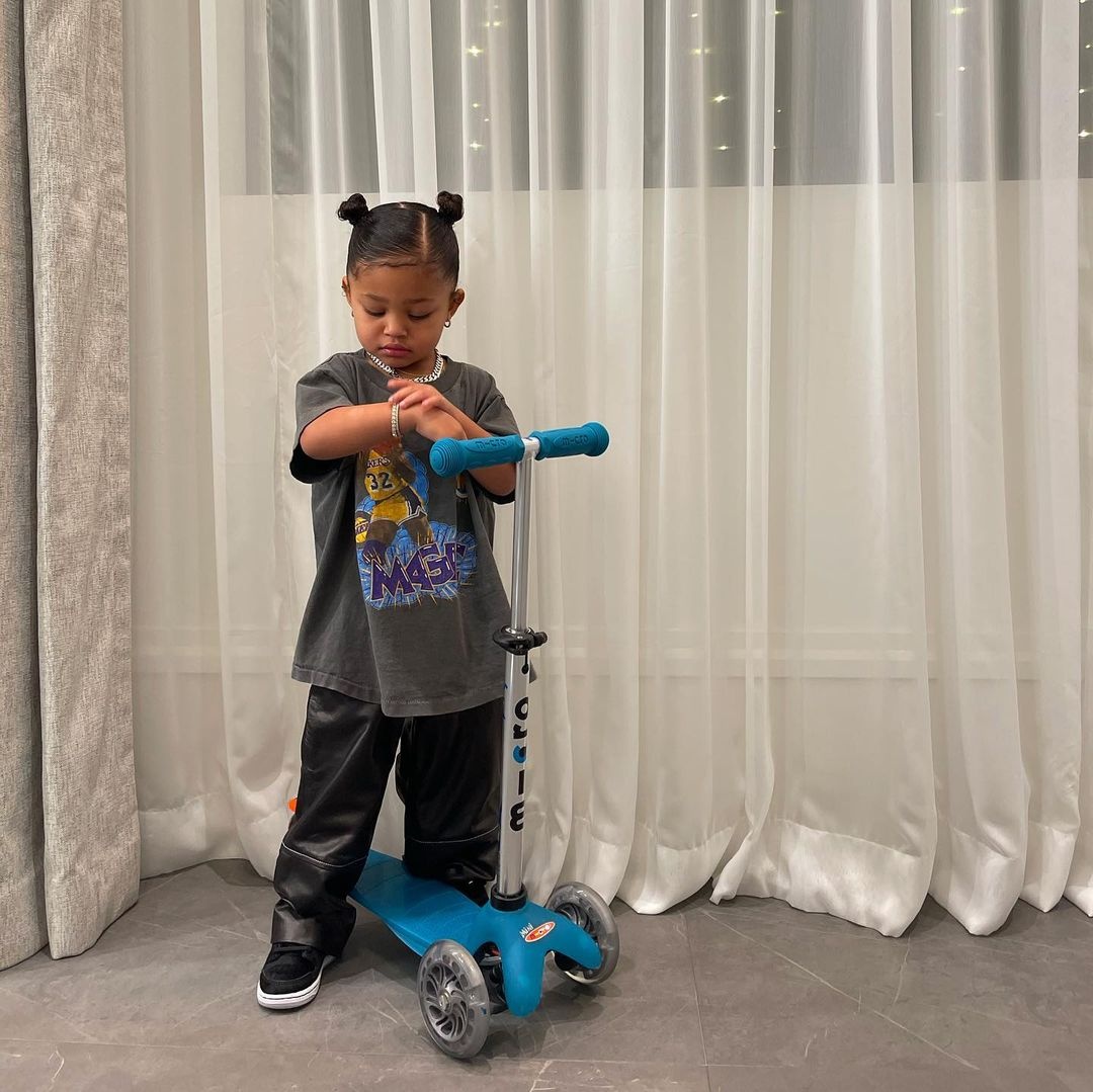 Kylie Jenner bi chi trich anh 2