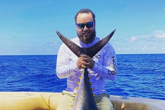 Ngoai hinh kho nhan ra cua con trai Tom Cruise hinh anh