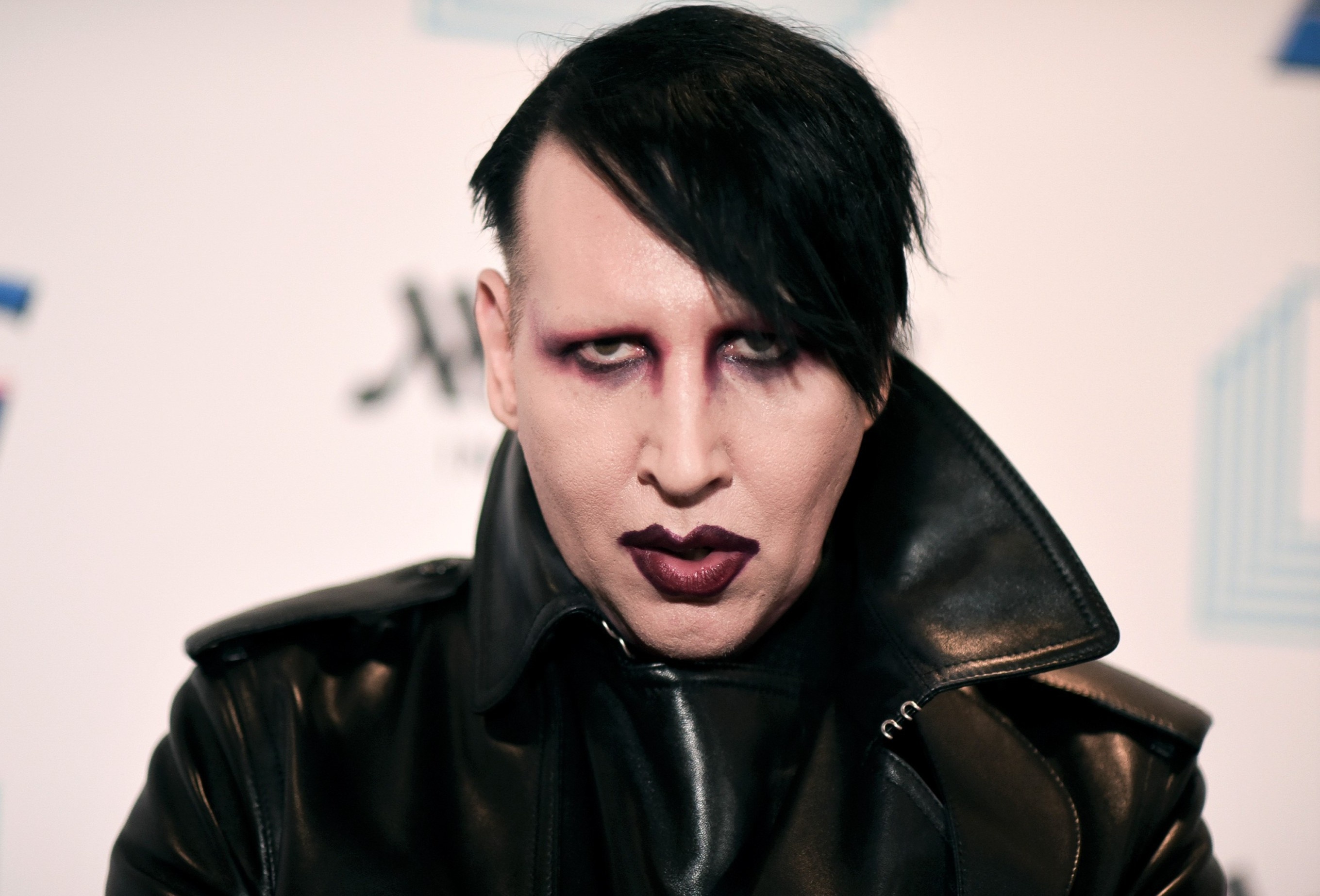 Nguoi phu nu thu 9 chi trich rocker Marilyn Manson hinh anh