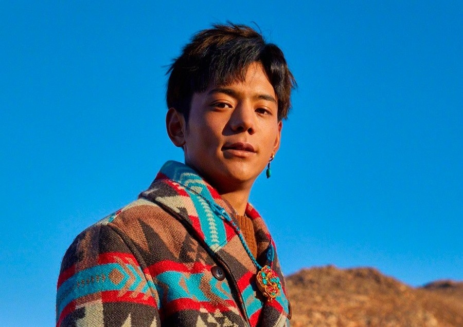 Chang trai chan bo nguoi Tay Tang tro thanh mau anh hinh anh