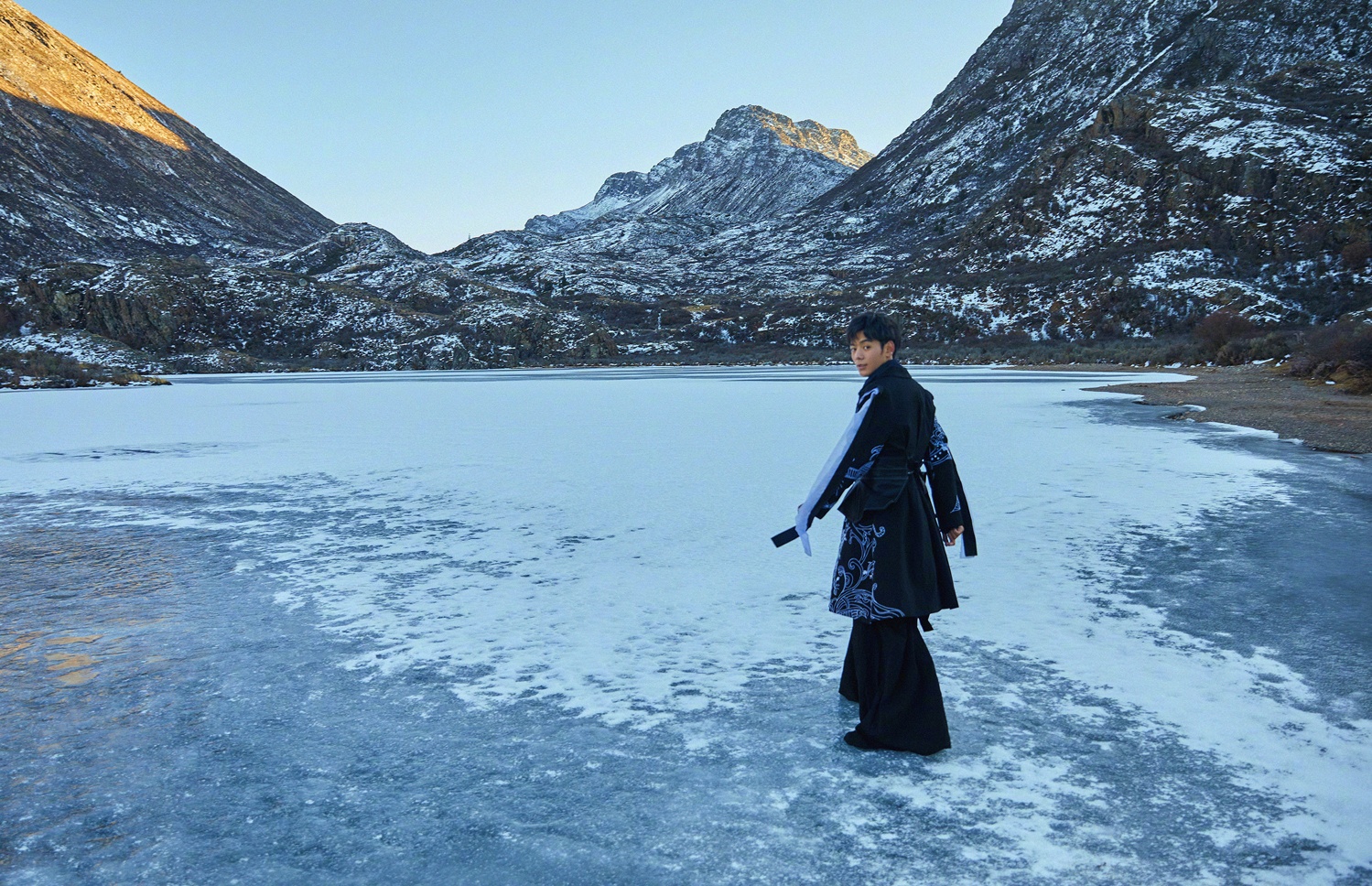 chang trai chan bo lam nguoi mau anh anh 1