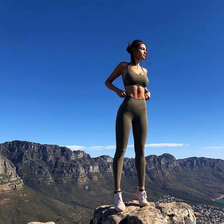 Eiza Gonzalez khoe co bung anh 6