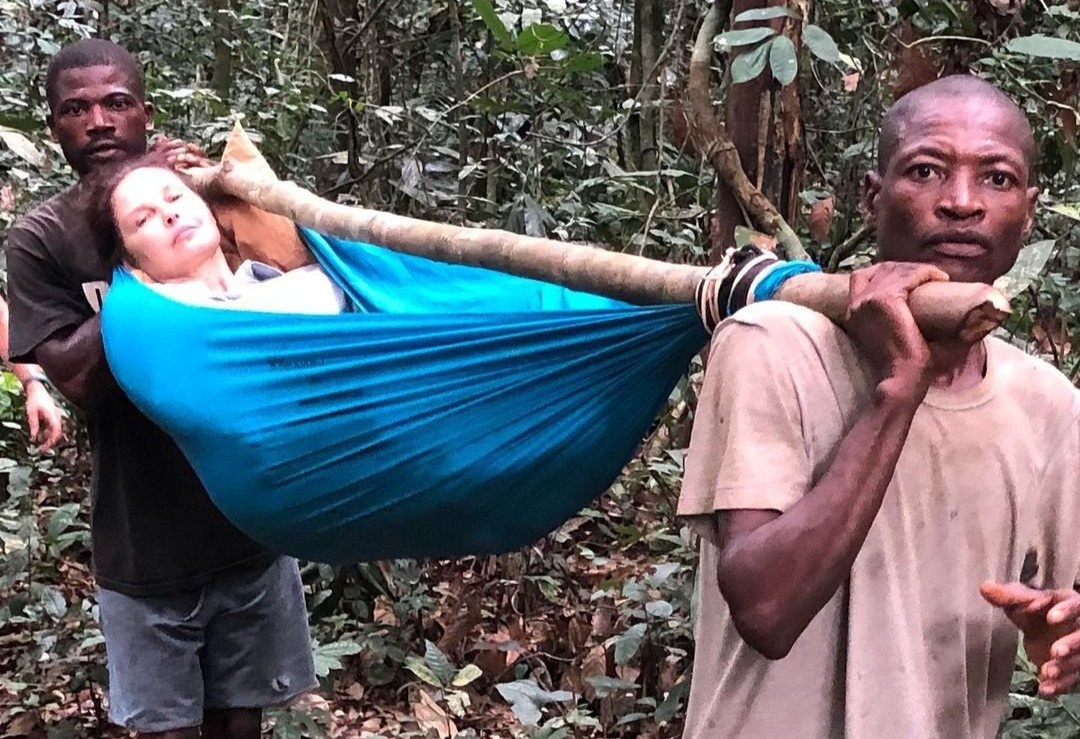Dien vien Ashley Judd gap tai nan suyt chet giua rung o Congo hinh anh