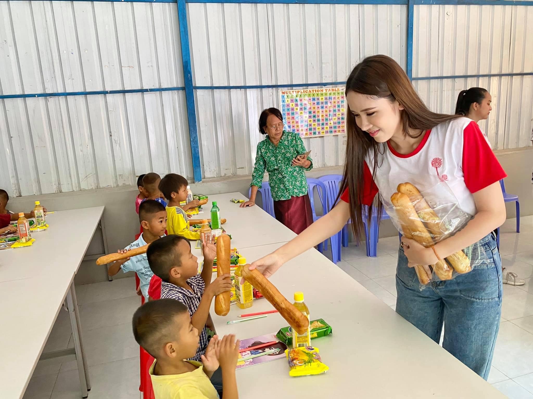 hoa hau chuyen gioi campuchia anh 11