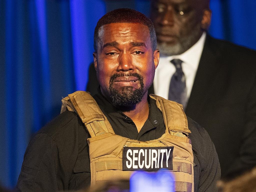 Kanye West hoi han vi chay dua vao Nha Trang hinh anh