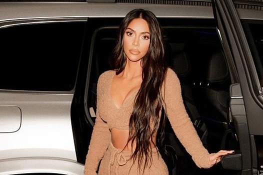 Kim Kardashian xuat hien sau ly hon hinh anh