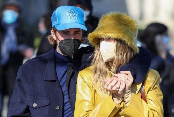 Justin Bieber don sinh nhat som cung vo o Phap hinh anh