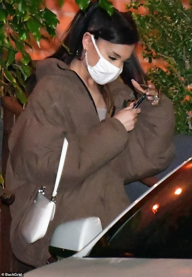 Ariana Grande hẹn hò hôn phu kém tuổi ảnh 1 Ariana Grande hen ho hon phu kem tuoi anh 1