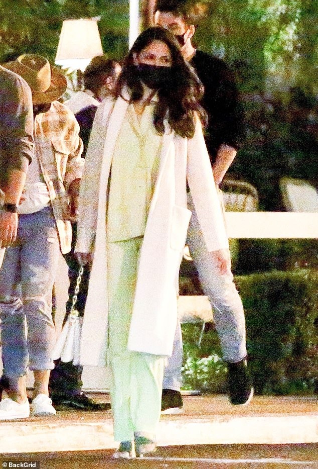 Eiza Gonzalez hon dan ong tren pho anh 1