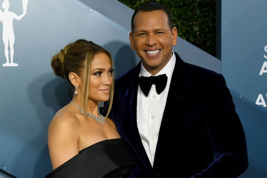 Jennifer Lopez chia tay Alex Rodriguez vi bi phan boi? hinh anh