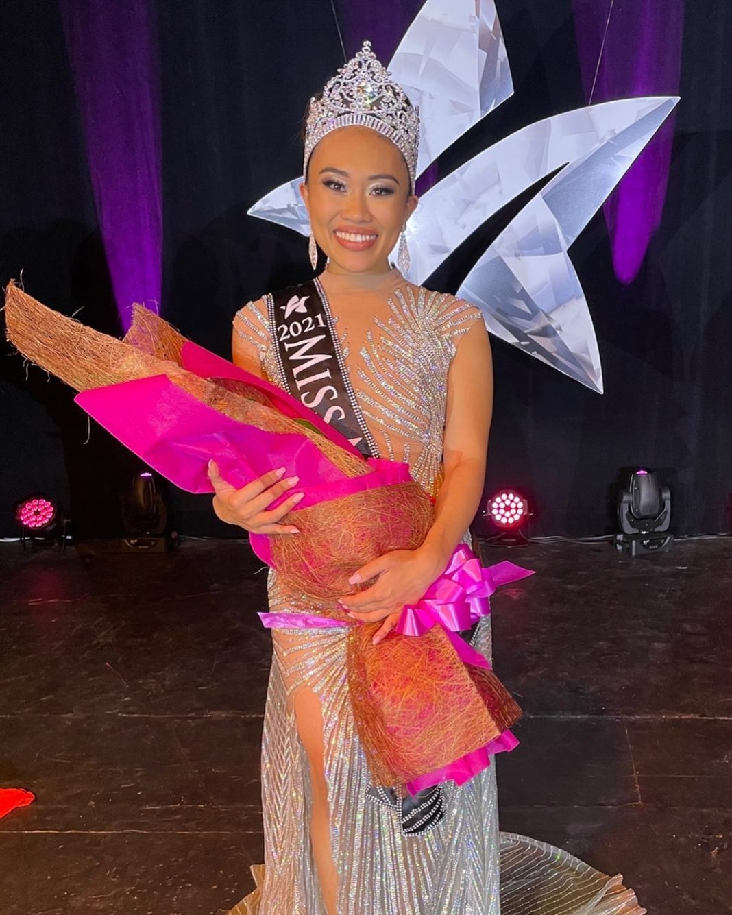 nhan sac hoa hau Marianas anh 1