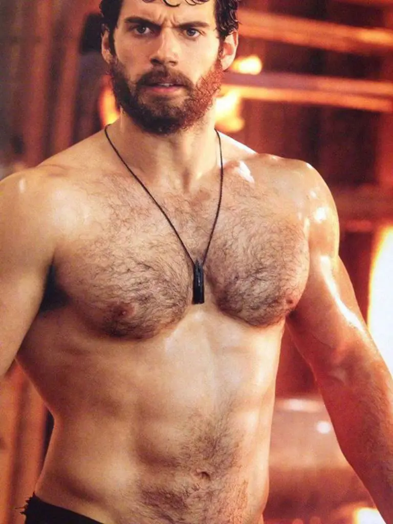 Henry Cavill cong khai ban gai anh 4