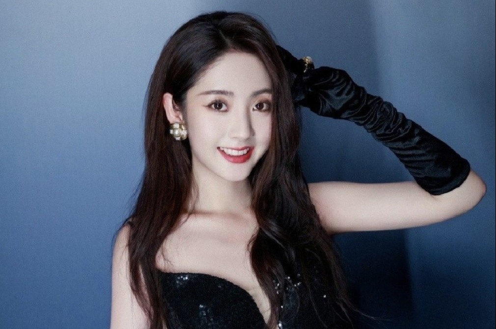 Sao nu Trung Quoc ke bi hai nguoi dan ong deo bam hinh anh