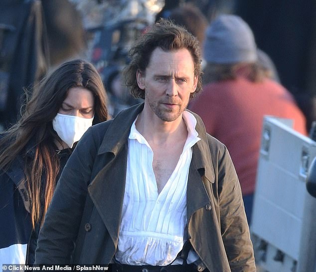 Tom Hiddleston sa sút phong độ ngoại hình ảnh 3 Tom Hiddleston sa sut phong do ngoai hinh anh 3
