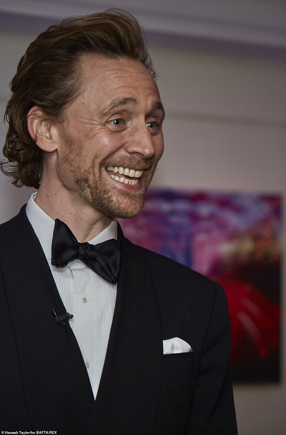 Tom Hiddleston sa sút phong độ ngoại hình ảnh 2 Tom Hiddleston sa sut phong do ngoai hinh anh 2