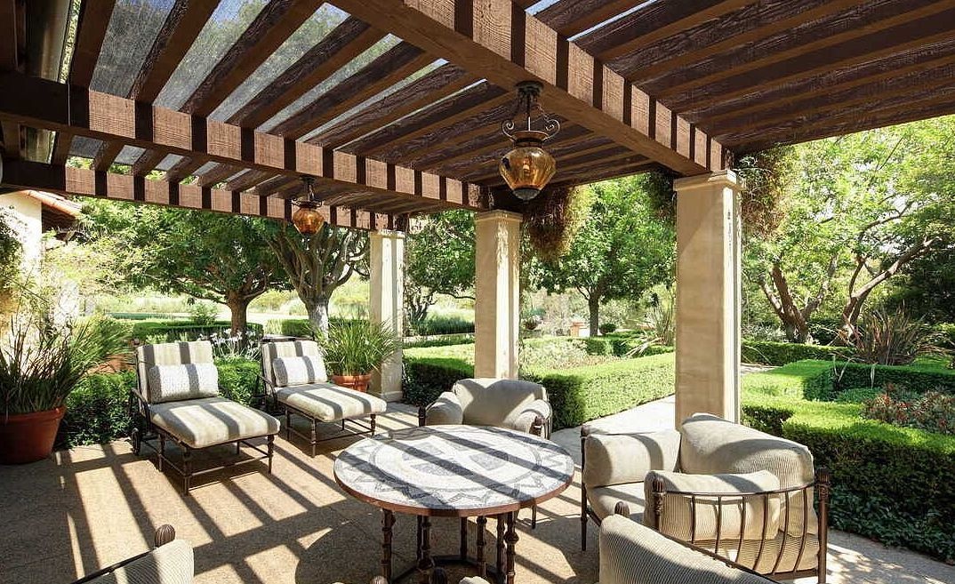 The Rock mua biet thu moi anh 5