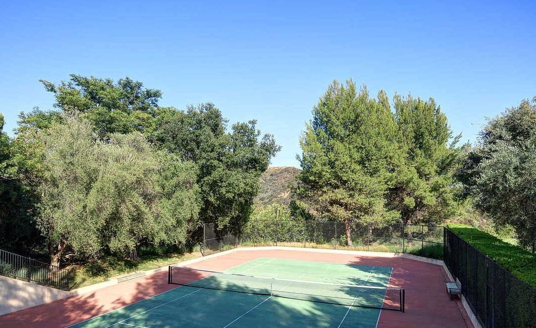 The Rock mua biet thu moi anh 6