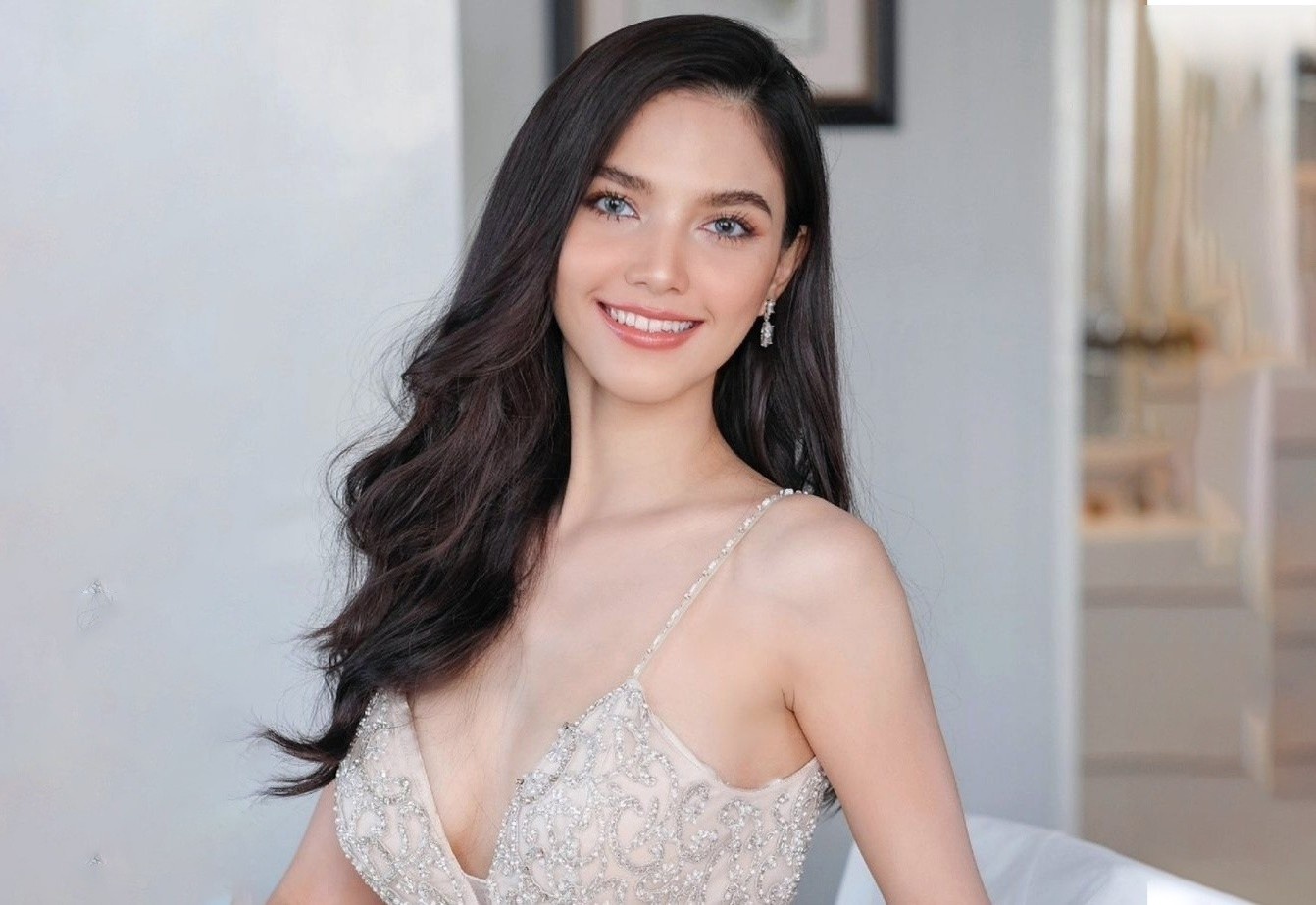 Miss Universe vuong tranh cai bat cong, thien vi thi sinh hinh anh