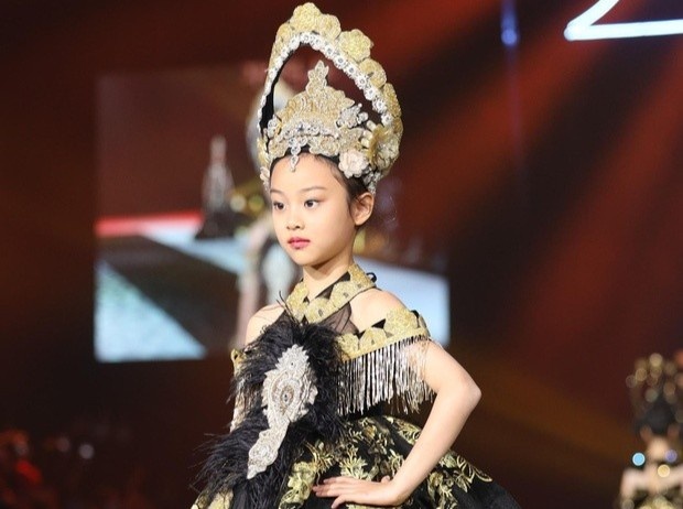 Con gai Ly Tieu Lo - Gia Nai Luong lam nguoi mau thoi trang hinh anh