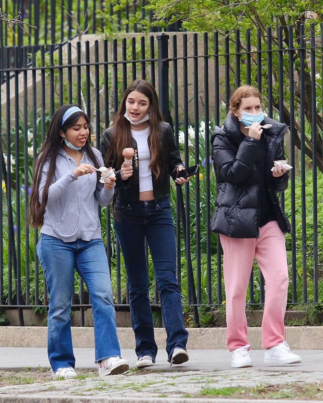 Suri Cruise don sinh nhat 15 tuoi anh 2