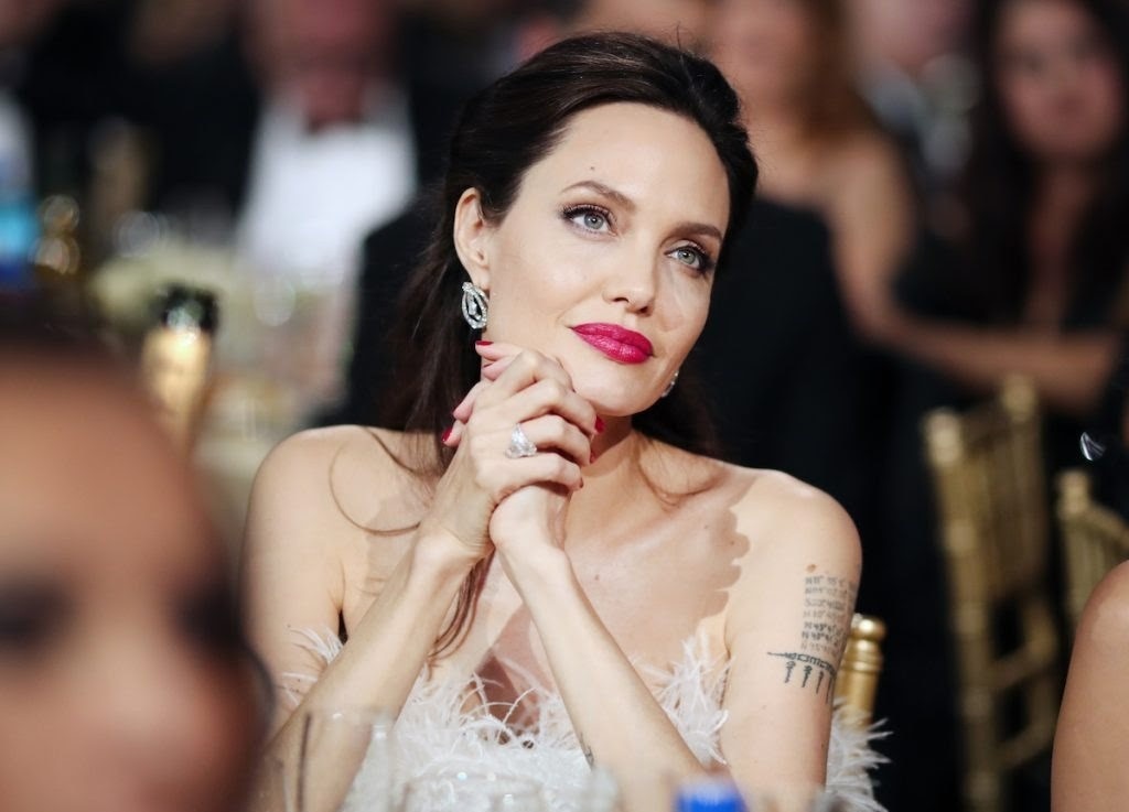Ly do Angelina Jolie ngung lam dao dien hinh anh