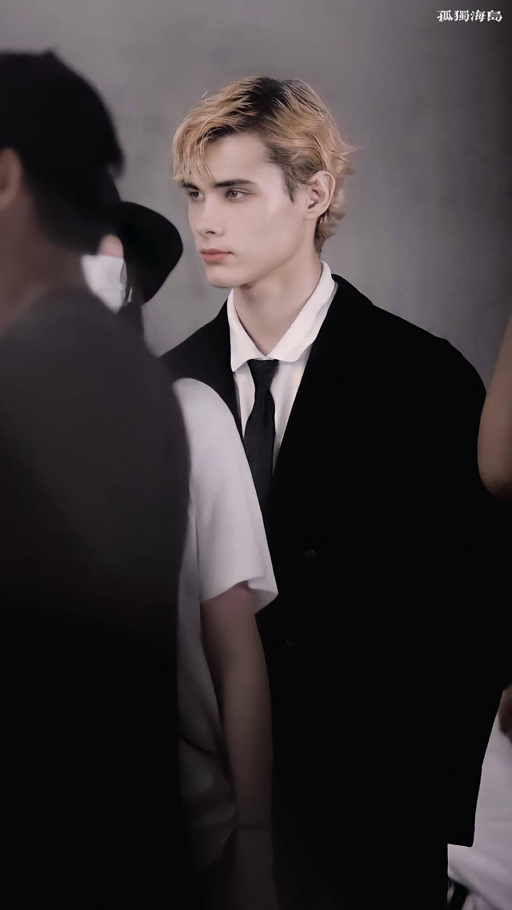 người mẫu Nga đứng trên sân khấu 5 phút ảnh 4 nguoi mau Nga dung tren san khau 5 phut anh 4