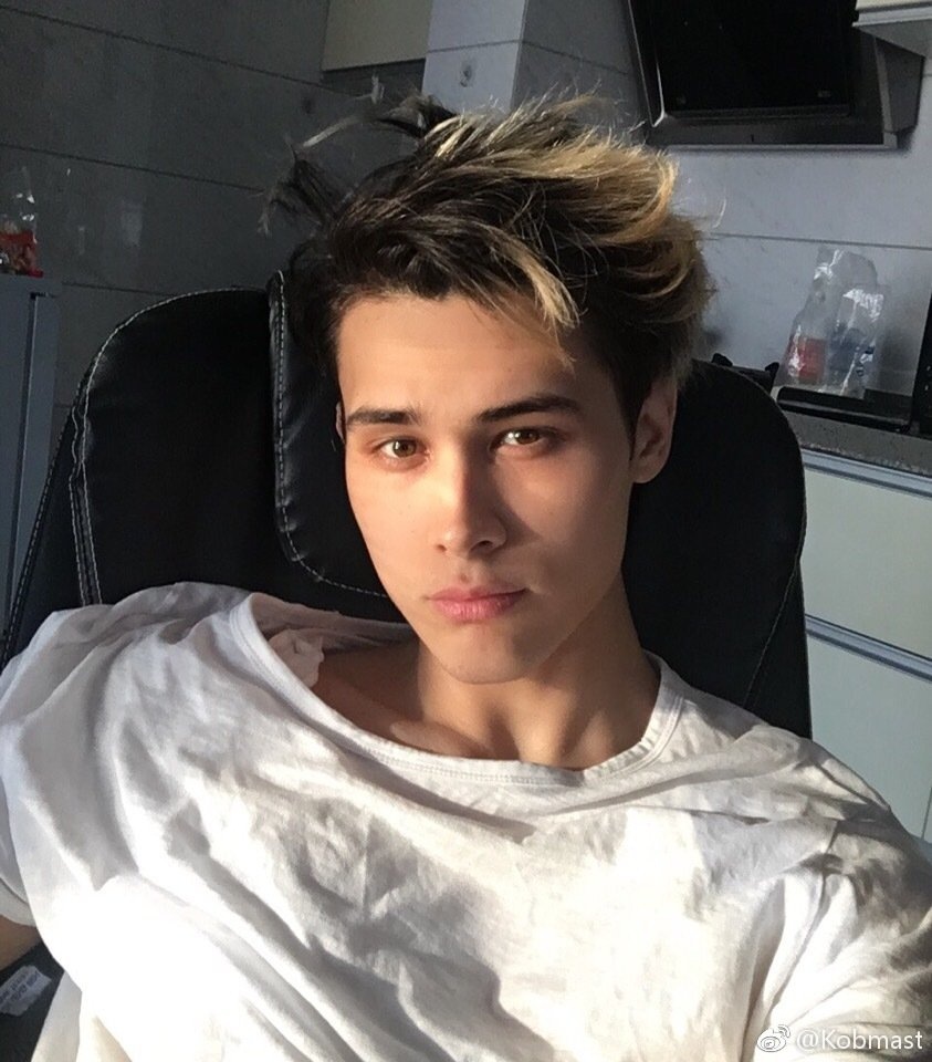 người mẫu Nga đứng trên sân khấu 5 phút ảnh 3 nguoi mau Nga dung tren san khau 5 phut anh 3