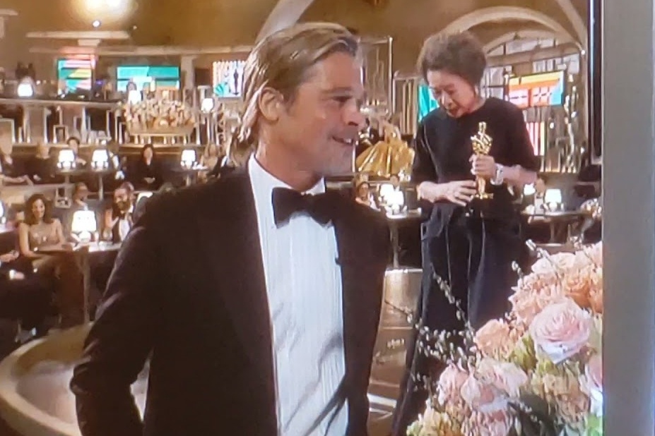 Nu dien vien Han treu choc Brad Pitt tren san khau Oscar hinh anh