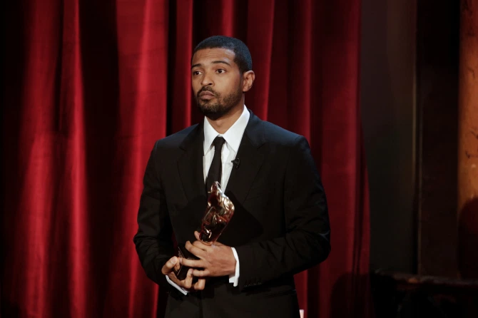 Tai tu Anh bi cao buoc quay roi tinh duc anh 1