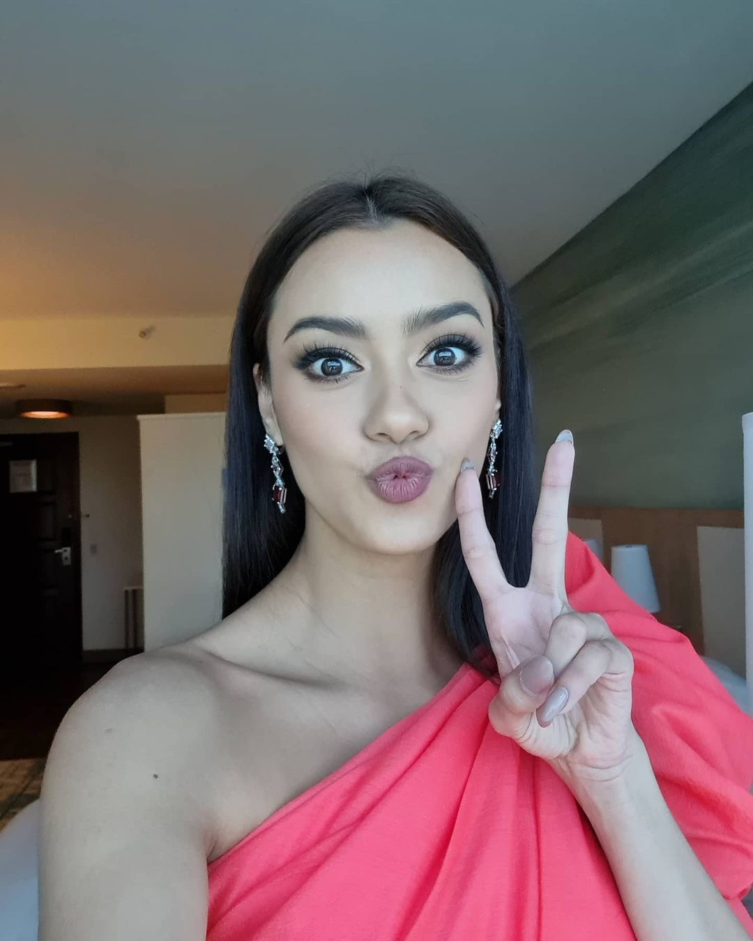 Khánh Vân đọ sắc với thí sinh Miss Universe ảnh 14 Khanh Van do sac voi thi sinh Miss Universe anh 14