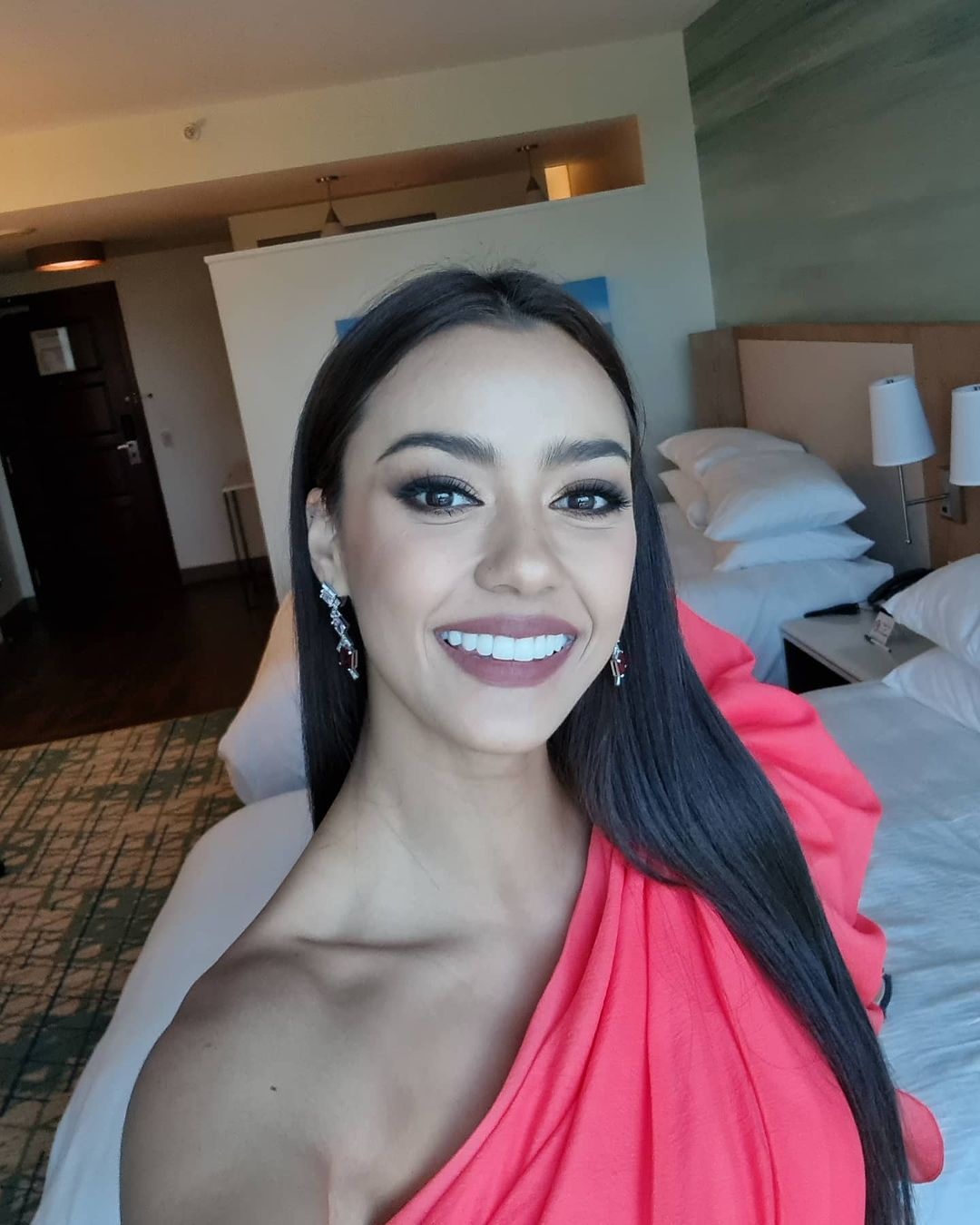 Khánh Vân đọ sắc với thí sinh Miss Universe ảnh 15 Khanh Van do sac voi thi sinh Miss Universe anh 15
