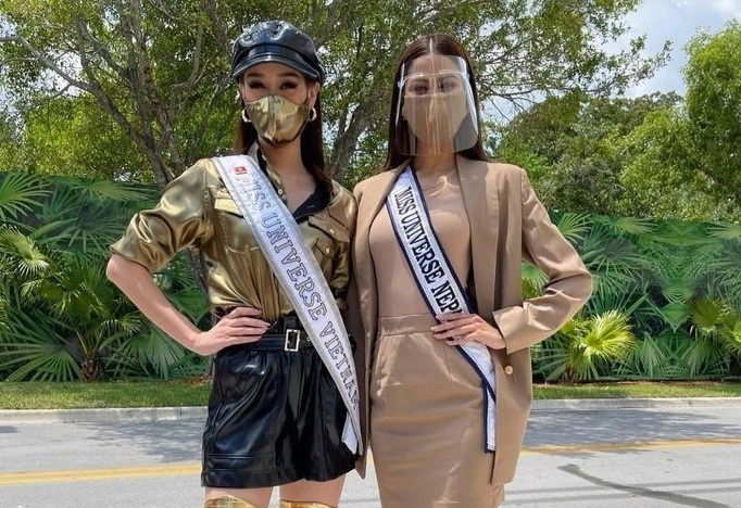 Khanh Van ben dan thi sinh Hoa hau Hoan vu hinh anh