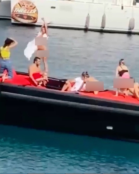 nguoi mau khoa than tren thuyen anh 1