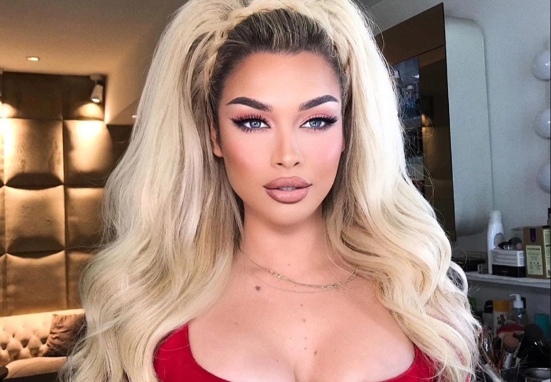 Nguoi dep Kosovo phot lo phong vien khi duoc phong van hinh anh