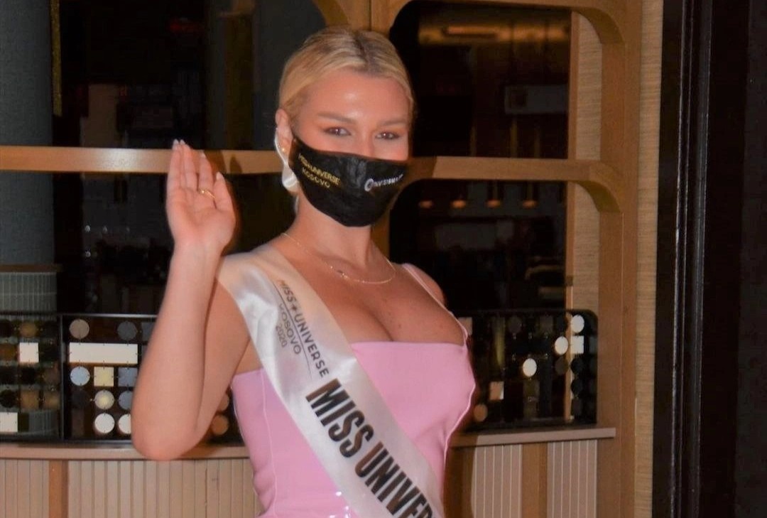 Thai do gay tranh cai cua Hoa hau Hoan vu Kosovo hinh anh