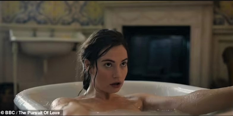 Lily James khoa than anh 1