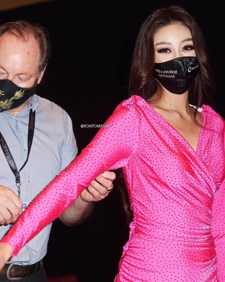 Khanh Van dien trang phuc ho eo anh 12